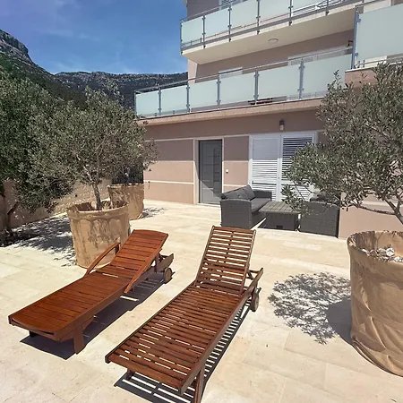 Nikola - Pool Side Бол