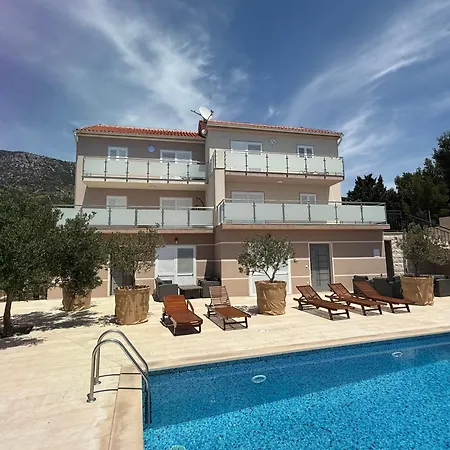 Nikola - Pool Side Апартаменти