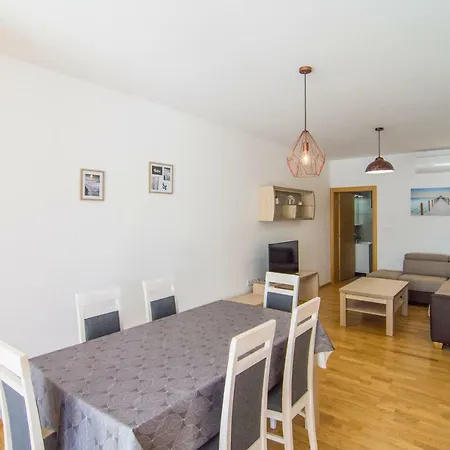 Apartman Nikola - Pool Side *