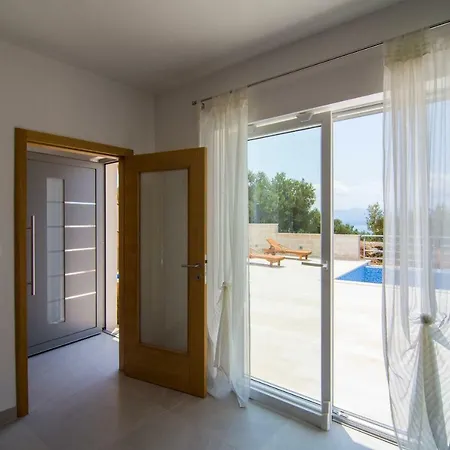 Nikola - Pool Side Apartman Bol