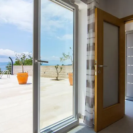 Nikola - Pool Side Apartman Bol
