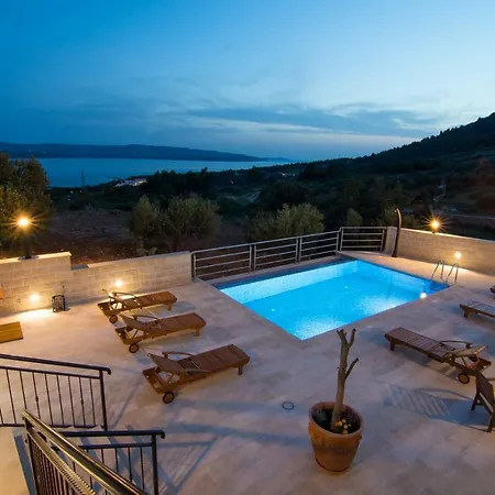 Nikola - Pool Side