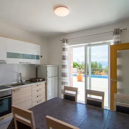 Nikola - Pool Side Lägenhet Bol