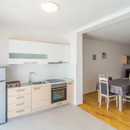Nikola - Pool Side Bol