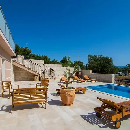 Nikola - Pool Side شقة بول