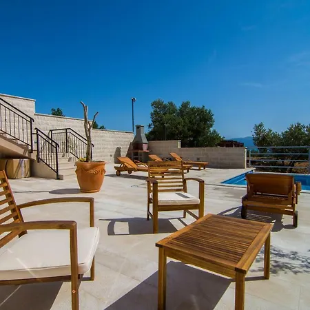 Daire Nikola - Pool Side