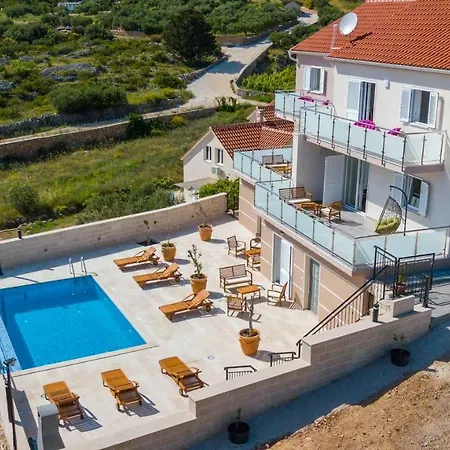 Nikola - Pool Side شقة