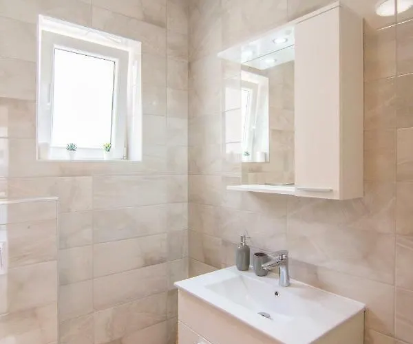 Apartman Nikola - Pool Side