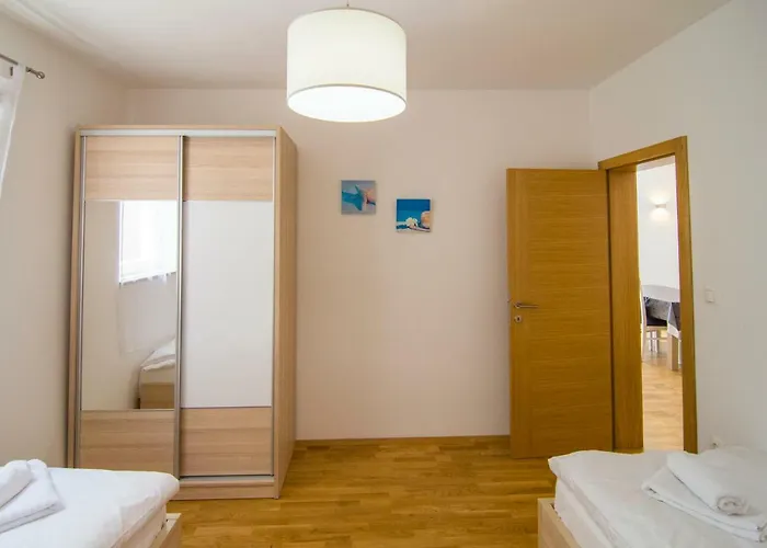 Nikola - Pool Side Apartman *