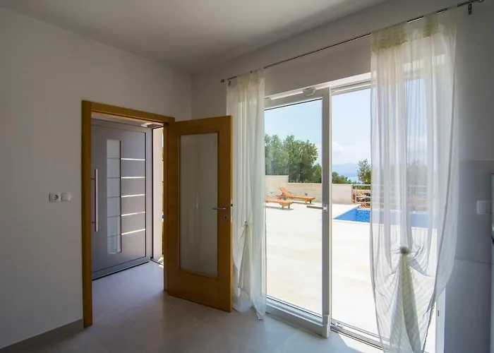 Nikola - Pool Side Apartman Bol