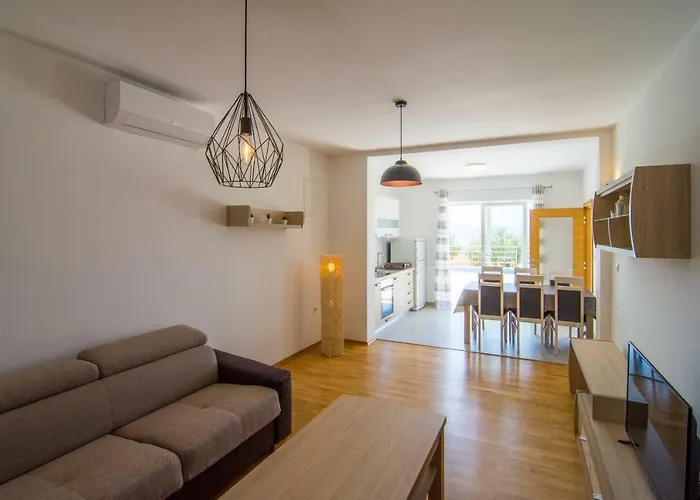Nikola - Pool Side Apartman *