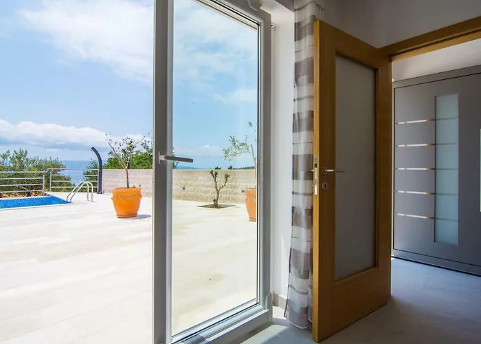 Nikola - Pool Side Apartman Bol