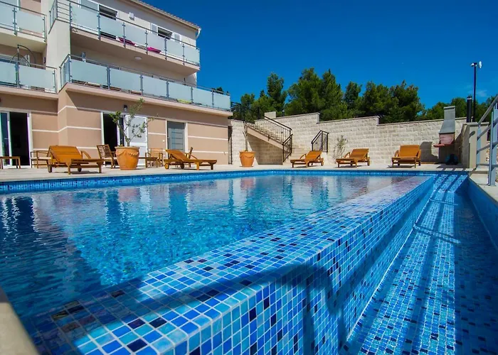 Apartman Nikola - Pool Side