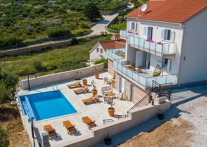 Nikola - Pool Side Apartman